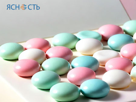 Антиполицай-леденцы лежат в коробке